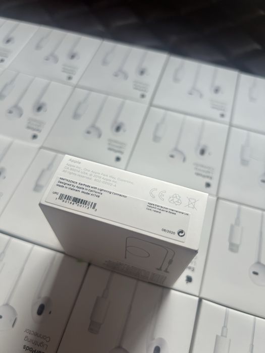 Навушники Apple EarPods Lightning 50 шт.