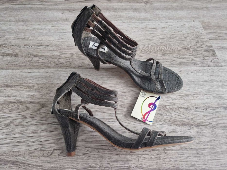 Nowe sandały marki Stradivarius rozm 39