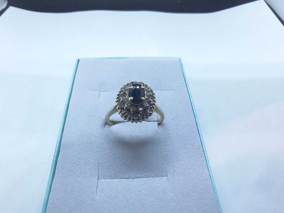 Złoty pierścionek z szafirem i diamentami, certyfikat