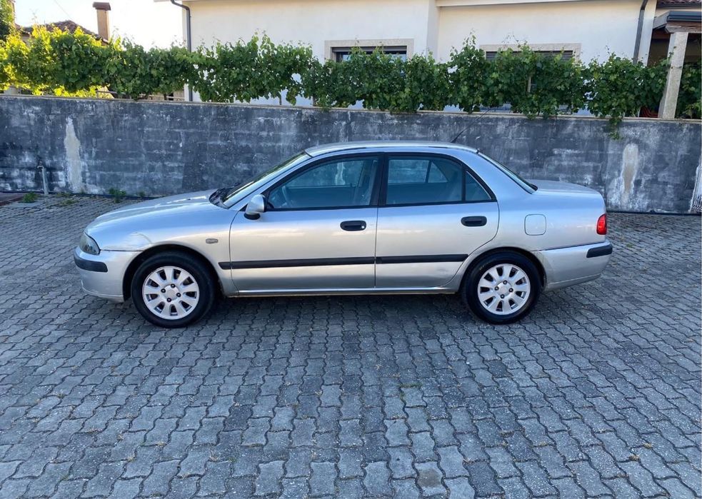 Oportunidade única - Mitsubishi Carisma 1.3