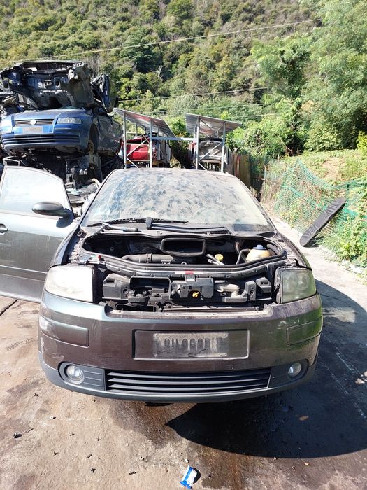 Есть запчасти на Audi A2 1.4 бензин 2001-2005