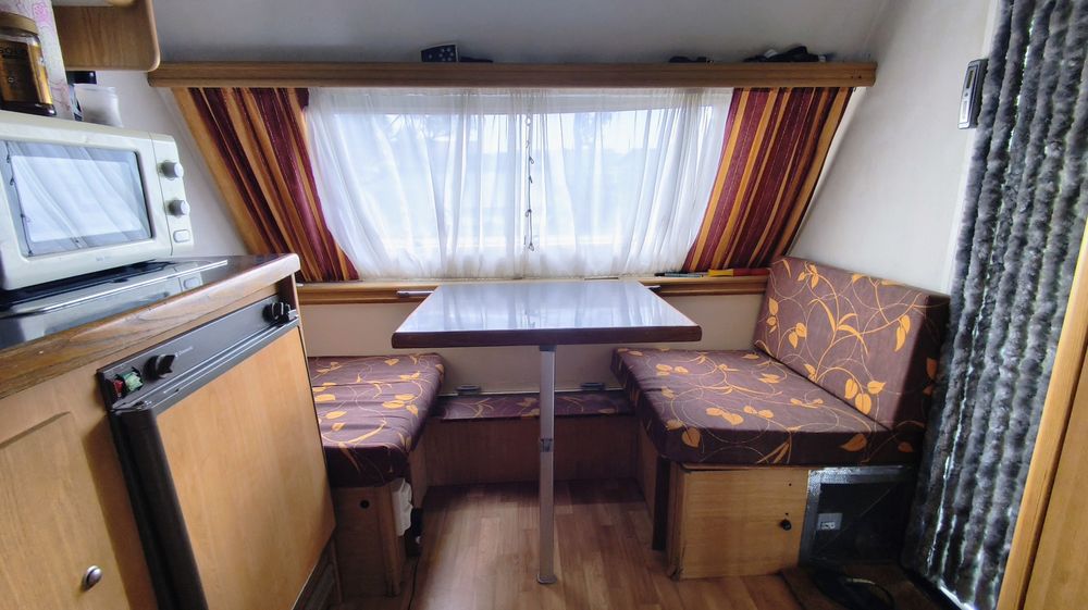 Caravana Pluma 300 com mover, toldo fiamma e ar condicionado.