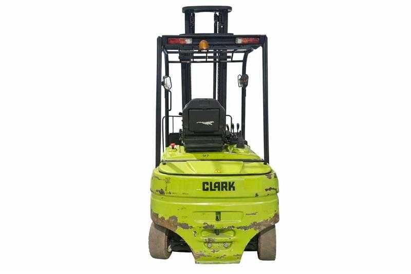 Empilhador Clark GEX25