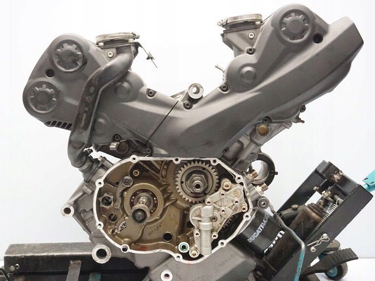 Silnik Ducati 1098 uszkodzony