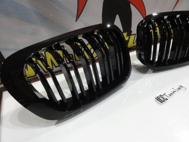 Grelha frontal em preto piano brilhante para BMW E46 COUPE / CABRIO 99-03 M4 look / dupla lamina