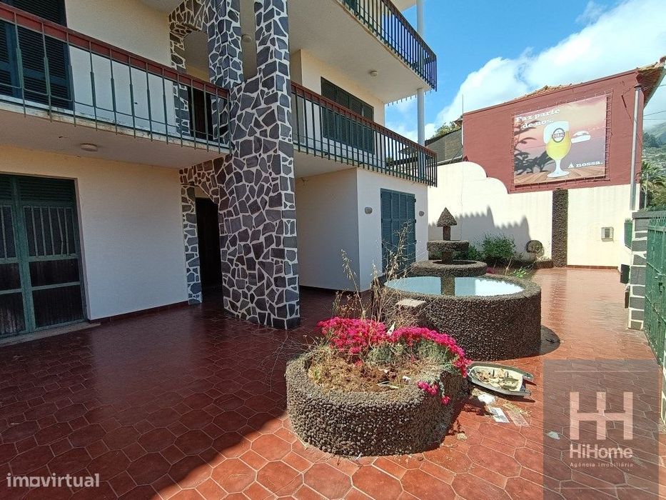Moradia T4 +2 com terreno e garagem no Funchal