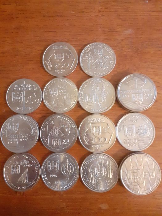 23 Moedas Comemorativas de 200 Escudos