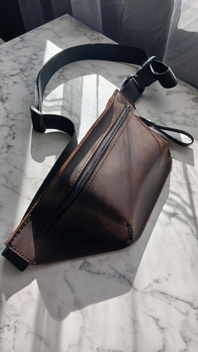 Шкіряна сумка бананка