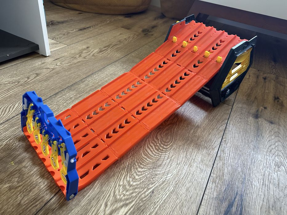 Hot wheels rozkladany tor 5 zjezdzalni