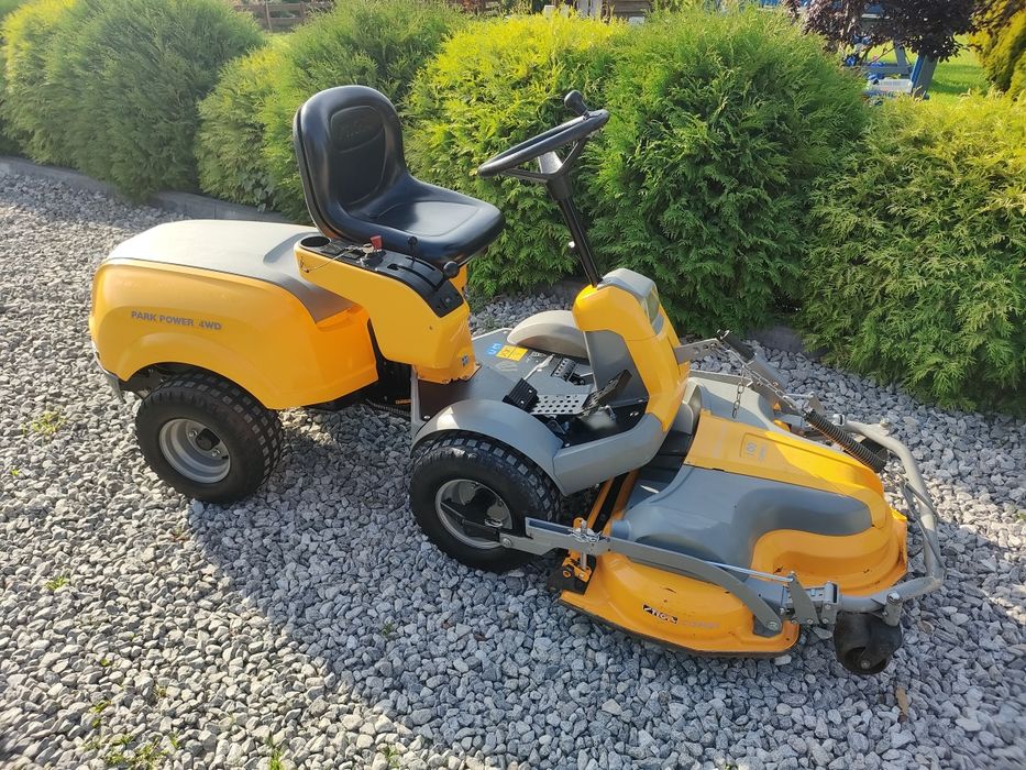 Traktorek / kosiarka STIGA PARK POWER 4WD.  Silnik  Briggs Vanguard  V2 20hp. Napęd 4x4