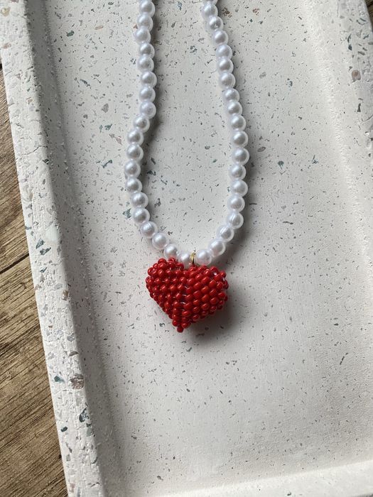 Naszyjnik z pereł i czerwonym sercem, handmade