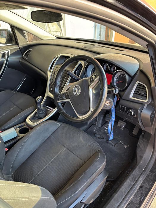 Opel Astra J 1.4 gasolina ano 2011 para peças todo o Material disponível Enviamos para todo o País e Ilhas