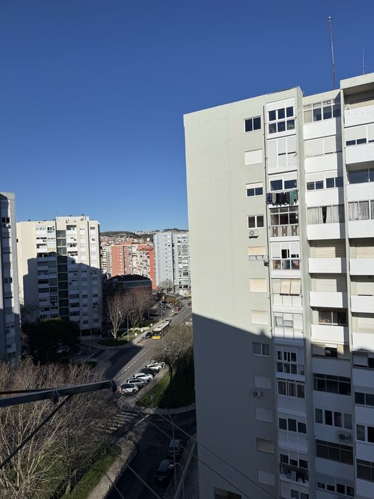 Aluga-se quarto individual em Alfornelos disponivel Julho