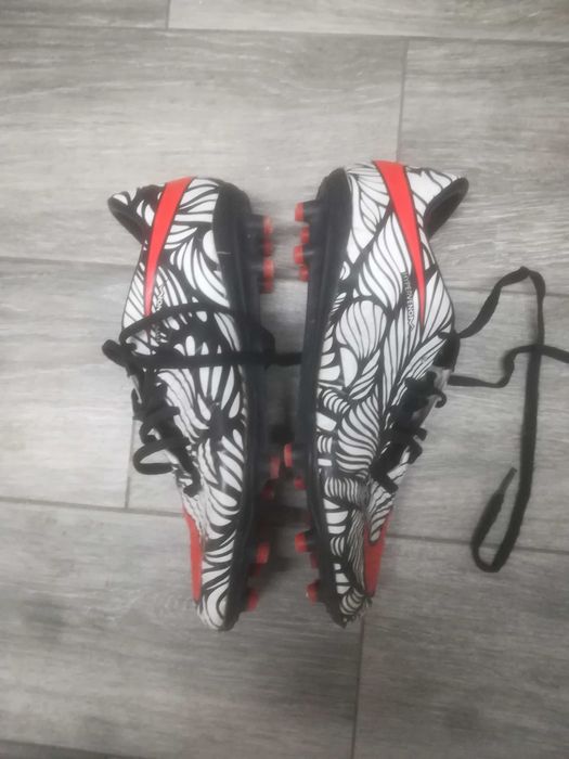 Chuteiras hypervenom