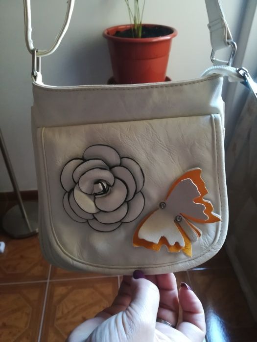 Mála á tiracolo em péle c/um cinto de oferta