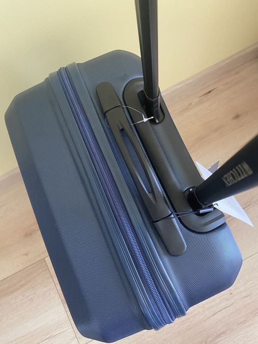 Валіза нова WITCHEN