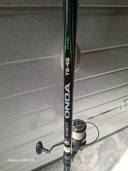 Cana surfcasting 4.5m com carreto com 150 m de multi filamentos