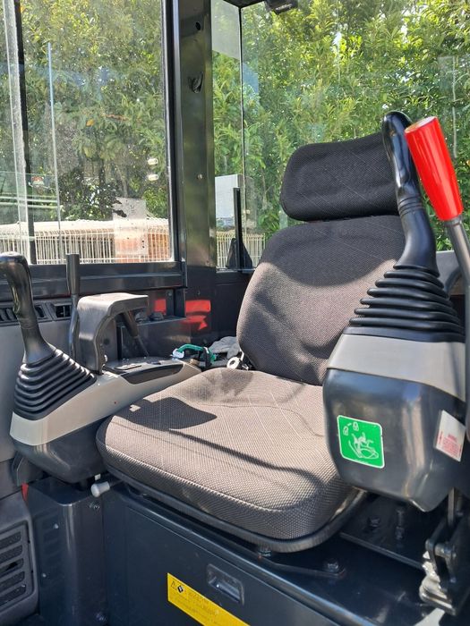 Mini giratória komatsu
