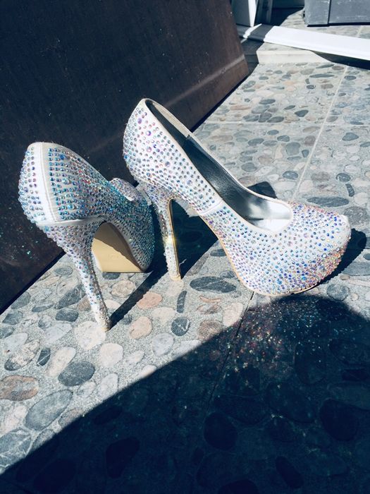 Туфлі з камнями