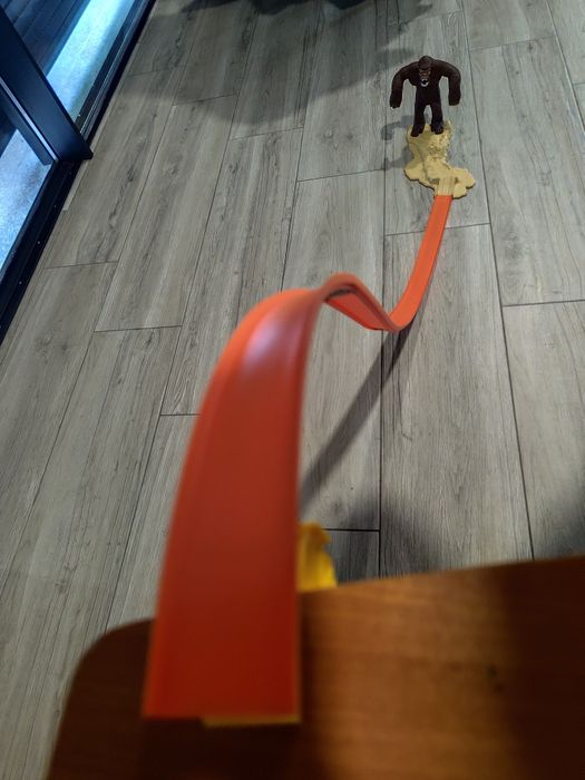 Pista hotweells ataque ao macaco