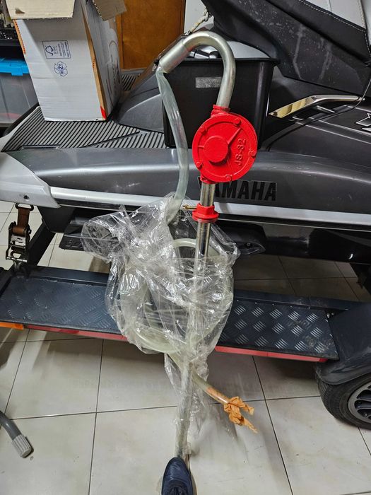 Bomba de puxar óleo ou combustíveis