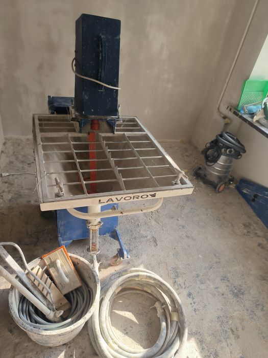 Продам штукатурну станцію Lavoro 220В