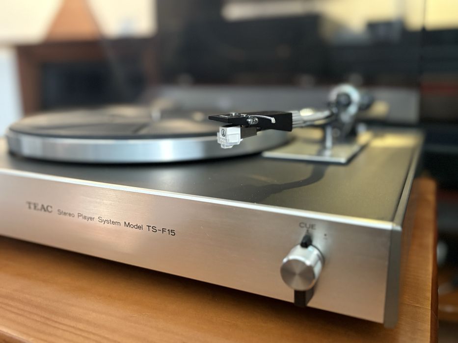 Gira discos TEAC TS-F15