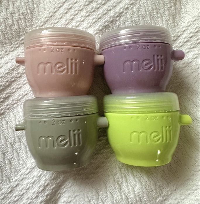 Набір контейнерів для зберігання.