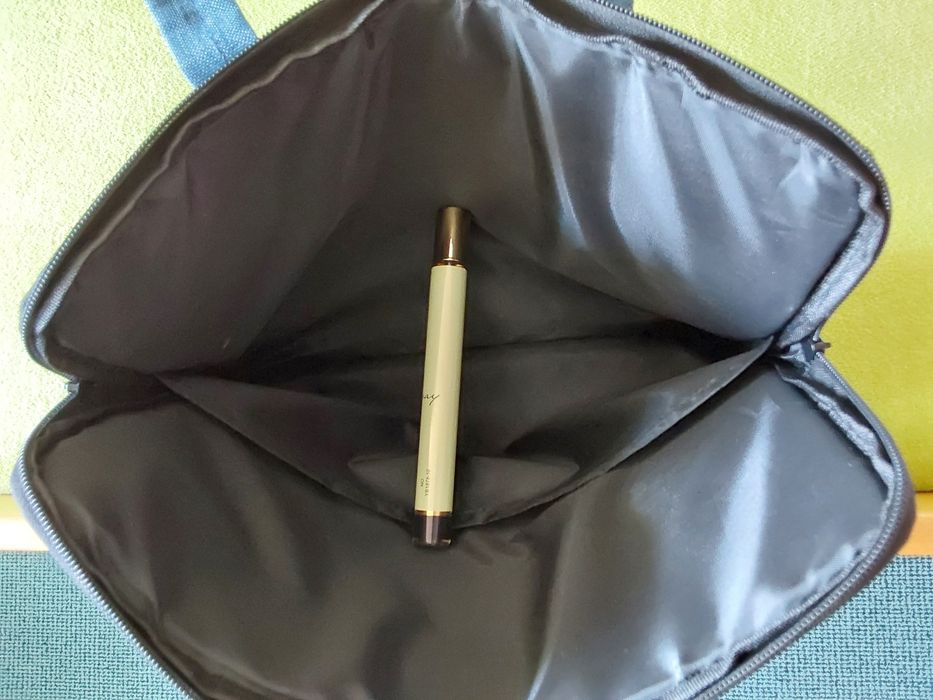 Nowy etui na laptop niebieski