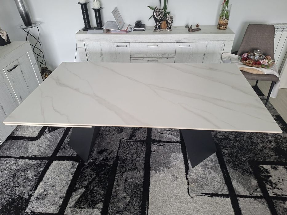 Mesa em pedra mármore