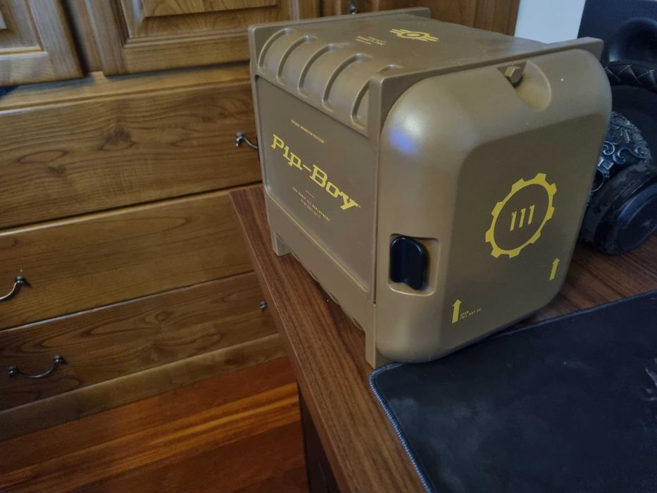 Fallout 4 collector's edition pip boy PS4 Novo com o jogo ainda SELADO