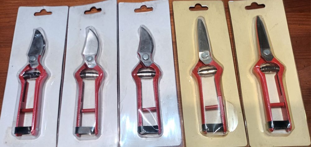 Tesouras e serrotes para podar.