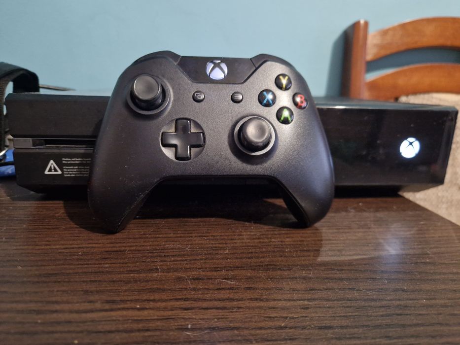 Sprzedam xbox one X 365GB