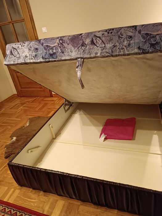 Łóżko tapicerowane