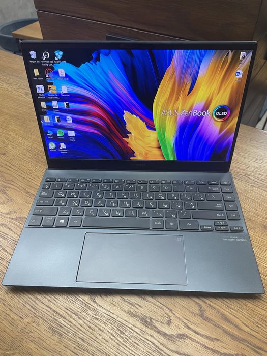 Asus ZenBook 13 OLED отличное состояние