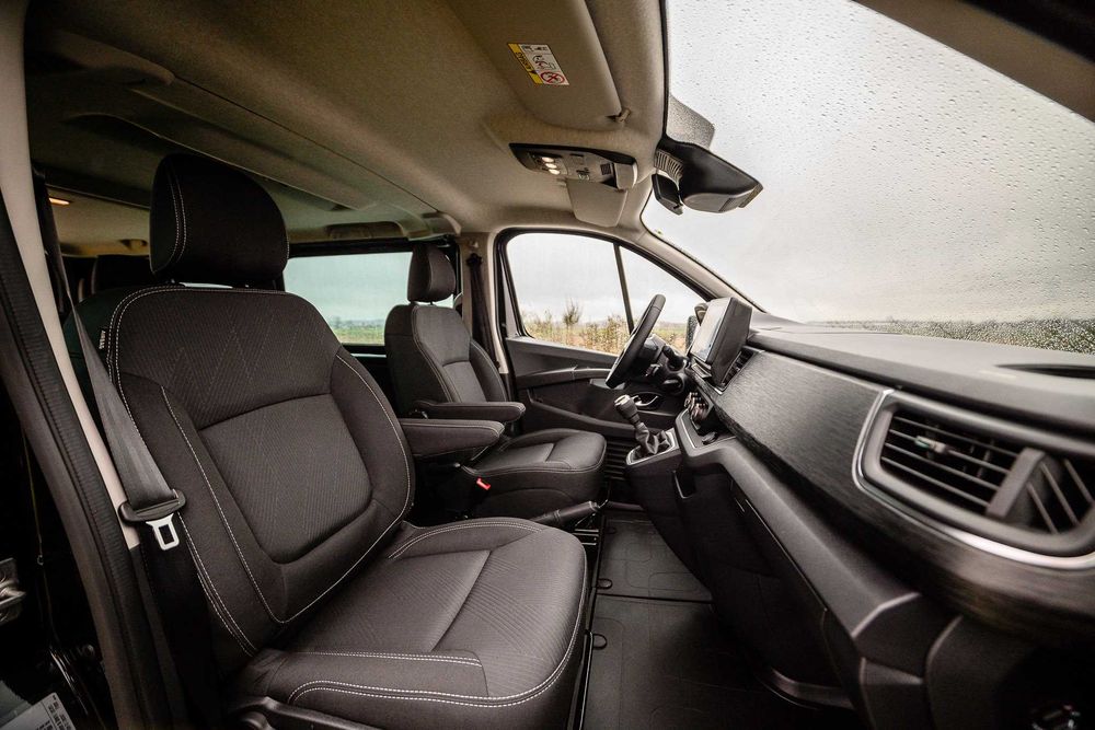 Wynajem busa osobowego - Renault Trafic Grand 2024 bus 8 osobowy