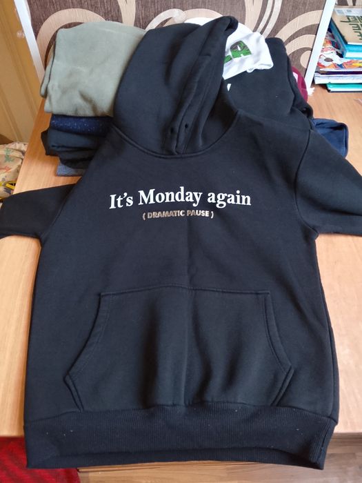 Лот одягу для підлітка.