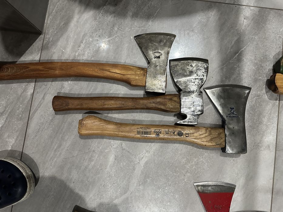 Stare solidne siekiera