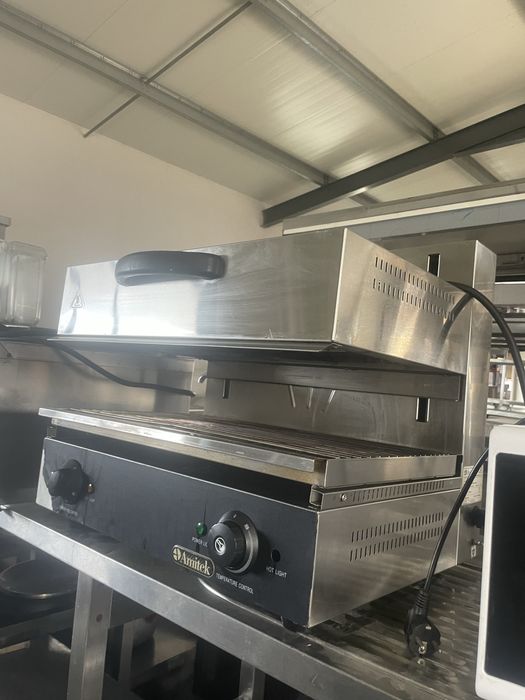 Forno/Salamandra para manter a comida quente