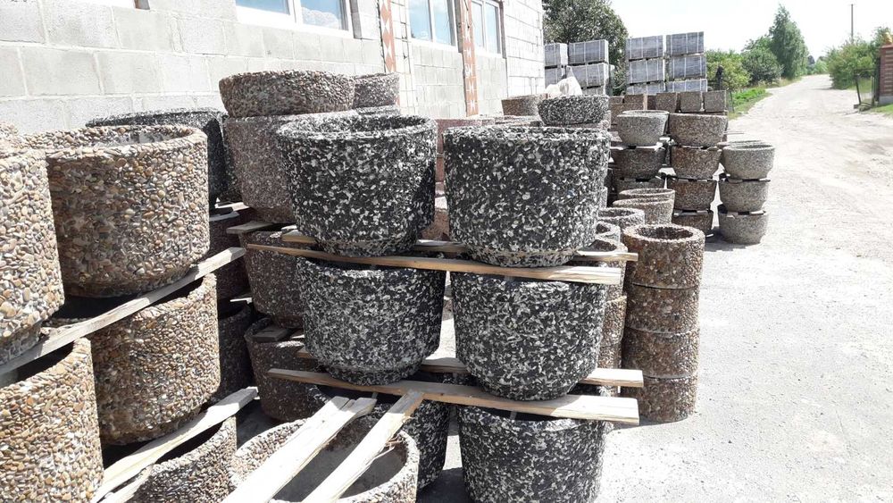 Паркосадова скульптура вази