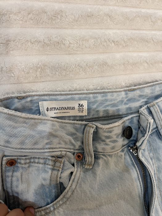 джинси Stradivarius