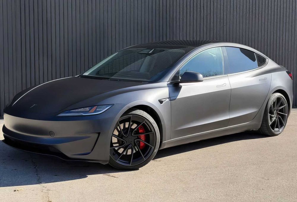 Tesla Model 3      2024