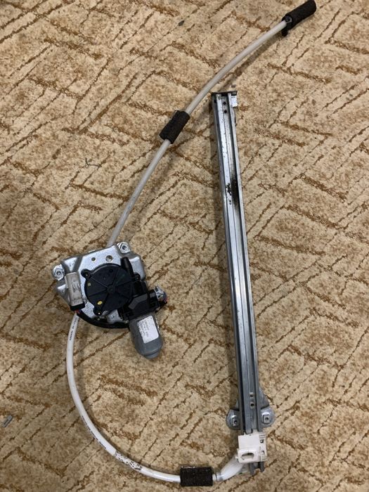 Склопідйомник правий задні дверки на Jeep