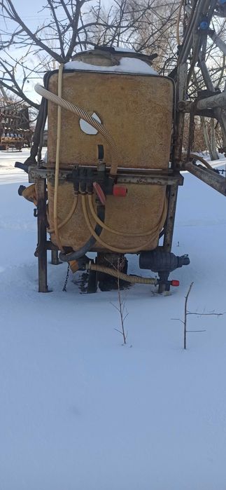 Оприскувач  на 300 л