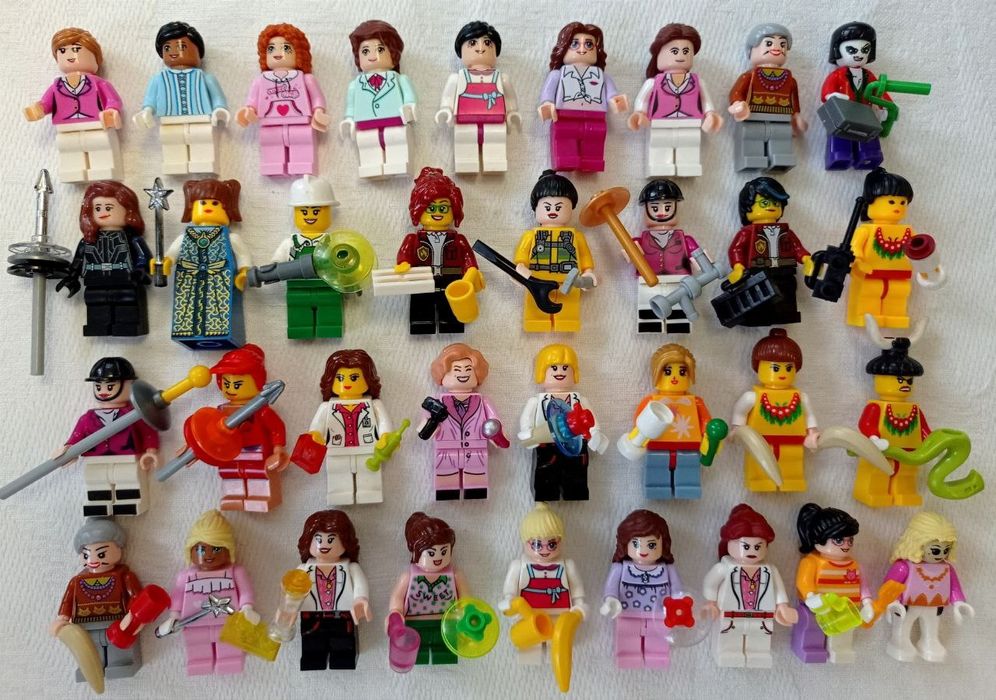 Деталі лего -  аксесуари, зброя, їжа та багато іншого