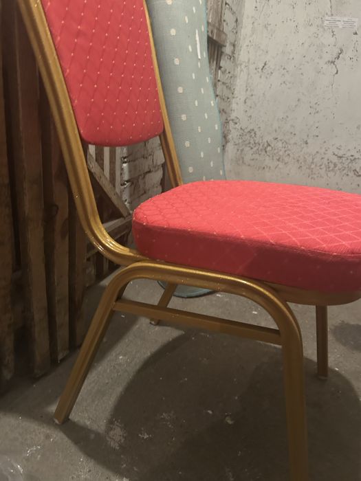 Krzesla  materialowe czerwone 1 szt