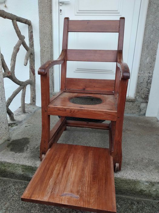 Cadeirão antigo para restauro