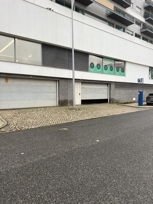 Arrenda-se estacionamento GRANDE junto loja cidadao Laranjeiras