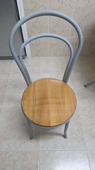 Mesa de cozinha redonda com 4 cadeiras