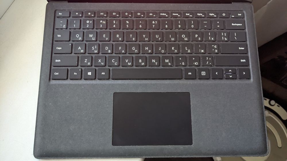 Hoyтбук/Ультрабук Microsoft Surface Laptop 2 i5-8250u 8gb/128gb